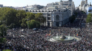 Hundreds of Thousands Rally to Defend Madrid Public Healthcare in Spain