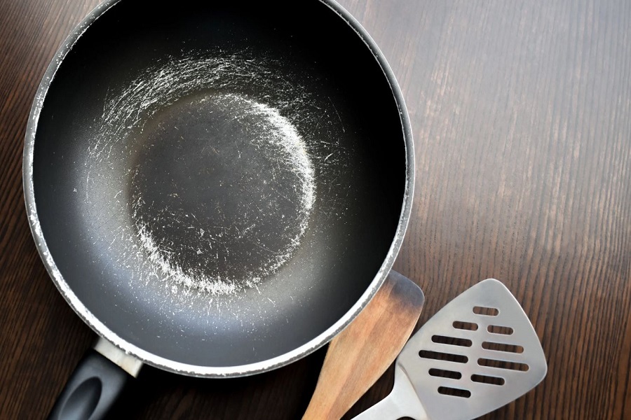 Microplastics: Why Nonstick Pans are a Health Hazard?