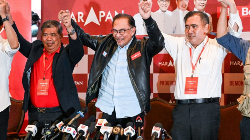 Malaysian Opposition Political Parties Claim Majority to Form Government