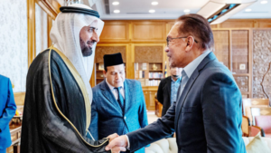 KSA’s Minister for Hajj, Malaysian Prime Minister Discuss Cooperation in Diverse Fields