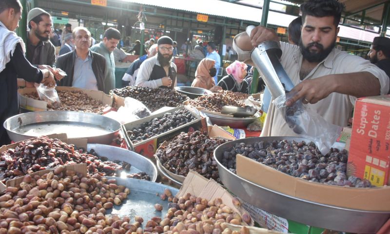 Vendors are busy in food preparation at different markets of the federal capital 2