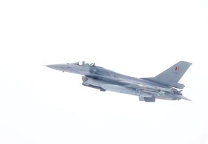 F-16,