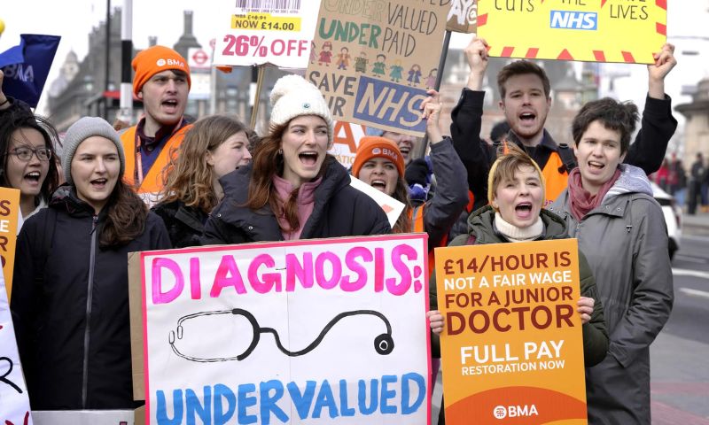 UK, Doctors, Health, Medical, Britain, Government, Salaries, Earnings, England