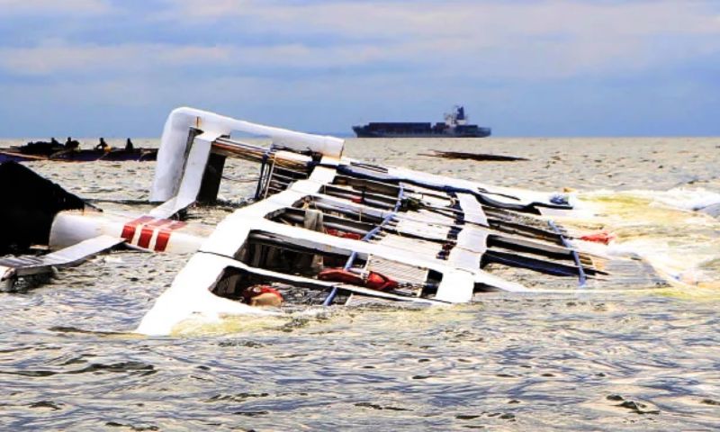 Schoolgirl, Guinea, Boat, Capsizes