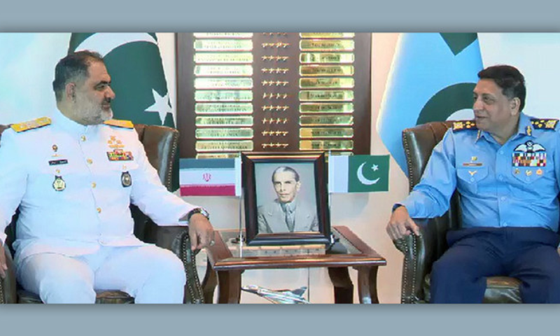 Iranian Navy Commander Calls on Pakistan’s Naval Chief, Discusses Bilateral, Regional Issues