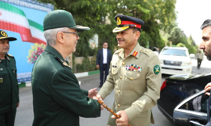 Iranian President Raisi Calls for Expediting Implementation of Agreements with Pakistan 1