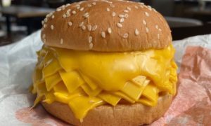 Cheeseburger, Thailand, Burger King, Cheesy, Meat, Burger, American, Social Media, TikTok, Thai, Bangkok, Fast Food, Pizza Hut, McDonald, Chicken, Meal, Indonesia,