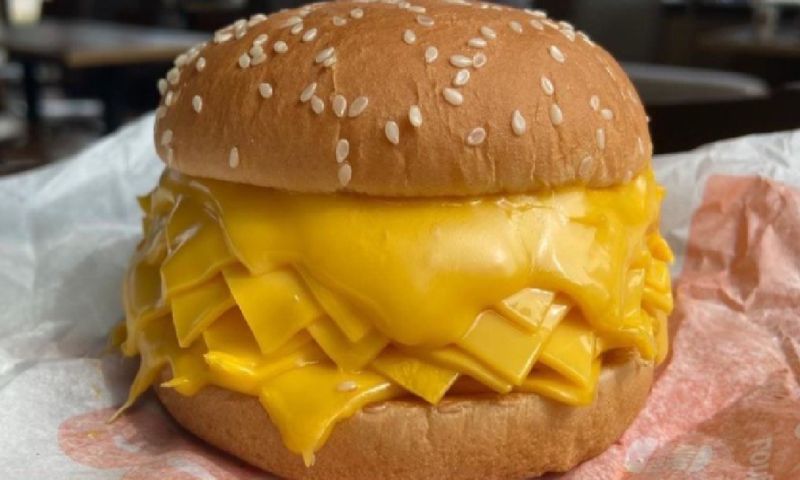 Cheeseburger, Thailand, Burger King, Cheesy, Meat, Burger, American, Social Media, TikTok, Thai, Bangkok, Fast Food, Pizza Hut, McDonald, Chicken, Meal, Indonesia,