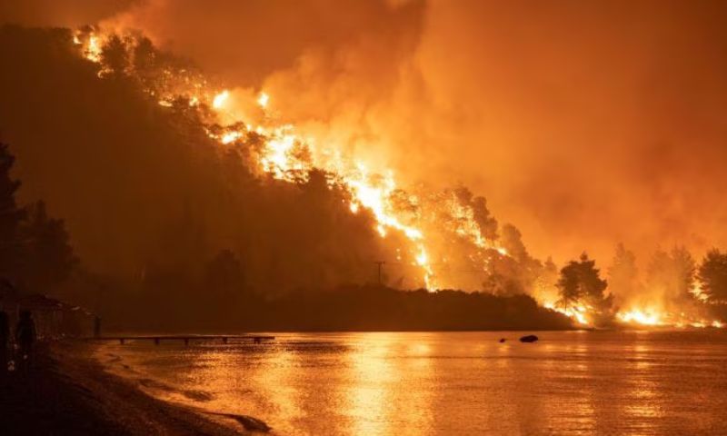 Wildfire, Athens, Greek, Heatwave, Greece, Weather, Temperature, Media, Spain, Romania, Seaside Resorts