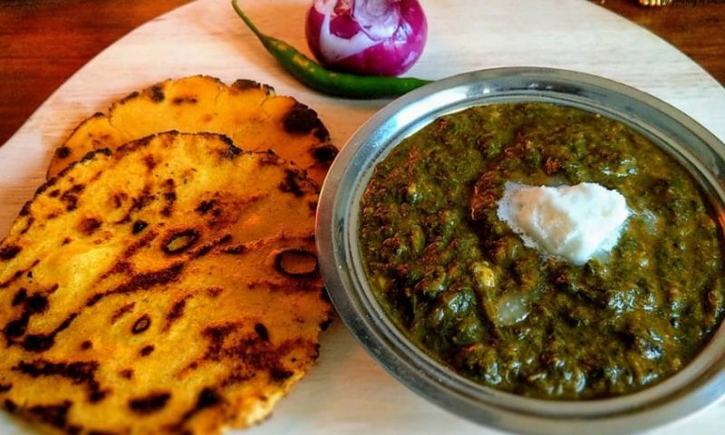 saag with makhan roti