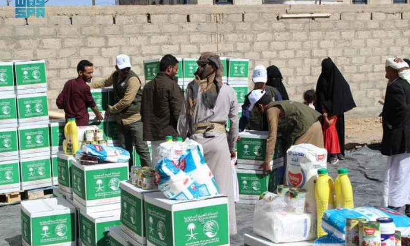 Ksrelief Dispenses 3,000 Boxes of Dates in Yemen