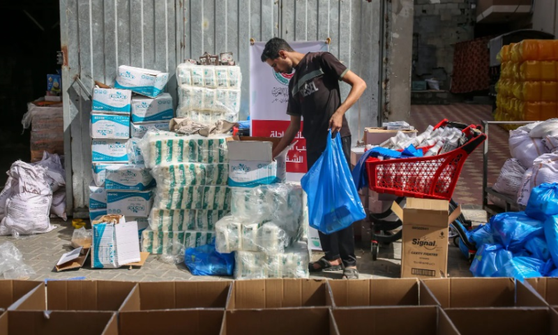 First Aid Shipment to Gaza Insufficient as Situation Worsens Amid Israeli Air Strikes