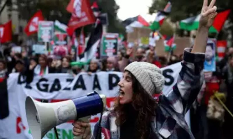 Paris, Protesters, Gaza, Truce “Stop the massacre in Gaza”