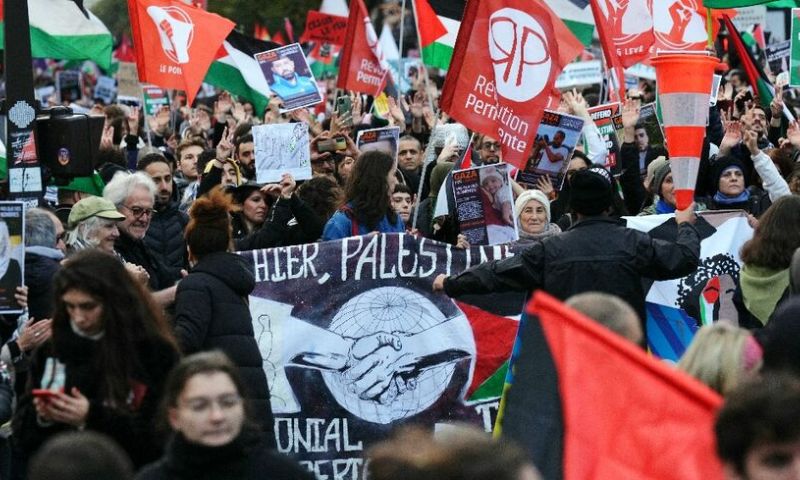 Paris, Protesters, Gaza, Truce “Stop the massacre in Gaza”