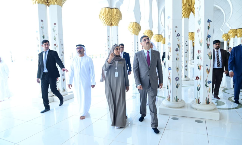 Pakistans PM Pays Tribute to Late Sheikh Zayed bin Sultan Al Nahyan 2