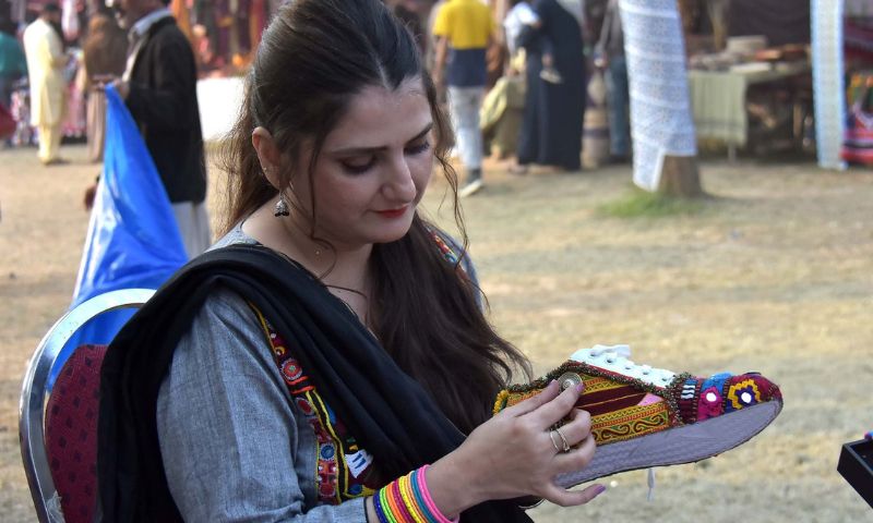 Visitors, Lok Mela, Sindh, Lok Virsa Islamabad, handicrafts, gemstones, show pieces, foods, Tourism, culture