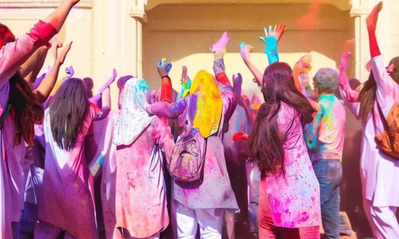 holi
