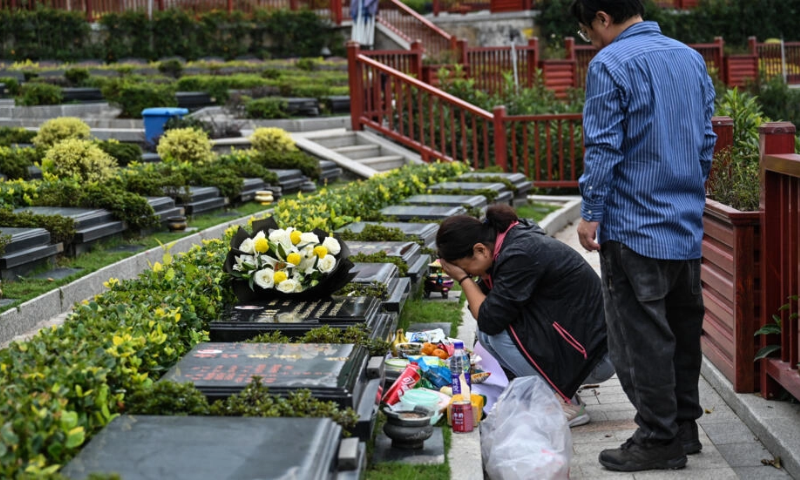 Chinese Mourners Use AI to Digitally Resurrect the Dead