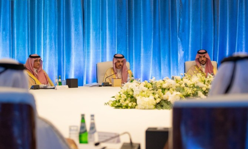 Saudi Foreign Minister Qatari Prime Minister Hold Meeting in Doha 1