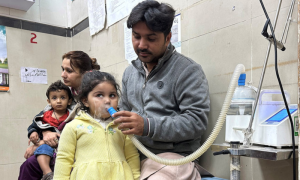 Soaring pollution in Lahore fills wards with sick children