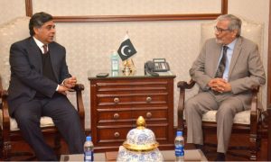 Sindh Chief Minister, Justice (Retd) Maqbool Baqar, Federal Minister for Commerce, Board of Investment, Gohar Ejaz Khan, Industrial Park in Karachi,