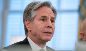 Blinken to Make Surprise Visit to Bahrain for Talks on Regional Crisis