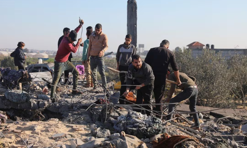 Western Envoys Seek to Halt Gaza Spillover After Three Months of Conflict 1