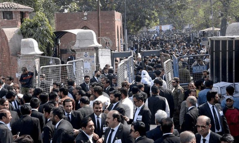 LHCBA, Professional Group, Hamid Khan, Lahore High Court Bar Association, Asma Jahangir's independent group, Asad Manzoor Butt, Saqib Akram Gondal,