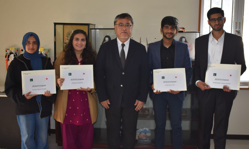 Mr. Kazumasa Takane, Counsellor / Head of Public Affairs, in a group photo with the students at the orientation ceremony held today at the Embassy of Japan.