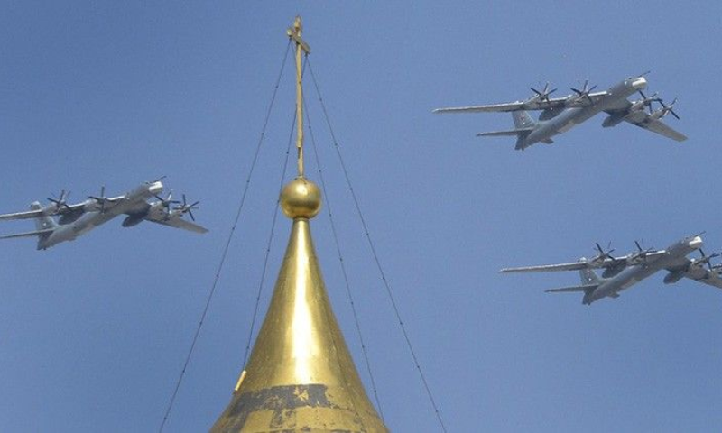 Ukraine Military Warns of Incoming Group of Russian Bombers