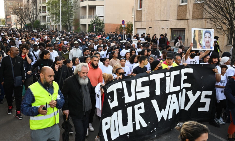 Hundreds March in Paris Suburb After Police Kill Youth in Chase