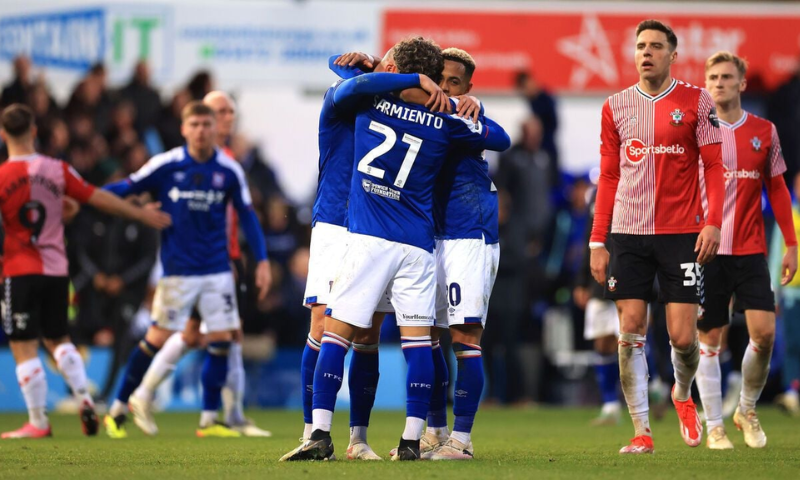 Ipswich Takes Narrow Lead At Summit Of The Championship