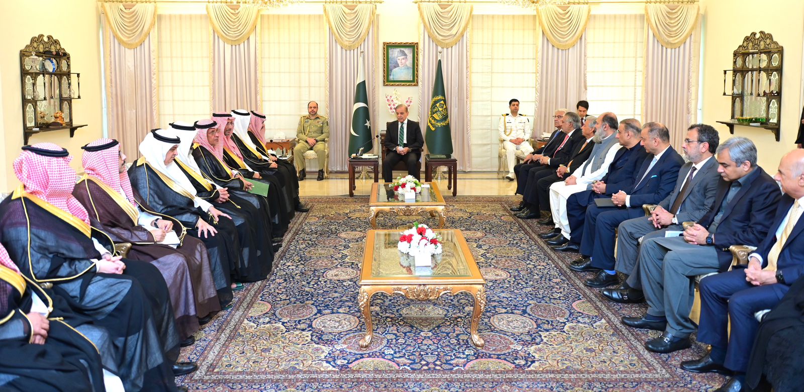 Pakistan PM Meets Saudi Foreign Minister