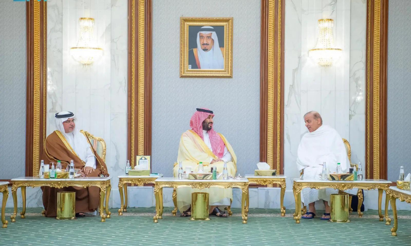 Saudi Crown Prince Receives Prime Minister of Pakistan 3