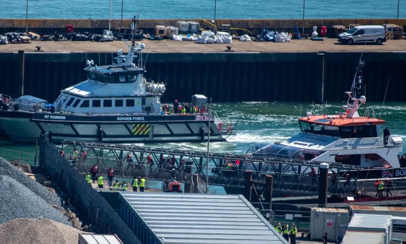 UK to Deport 5,700 Migrants to Rwanda This Year Minister