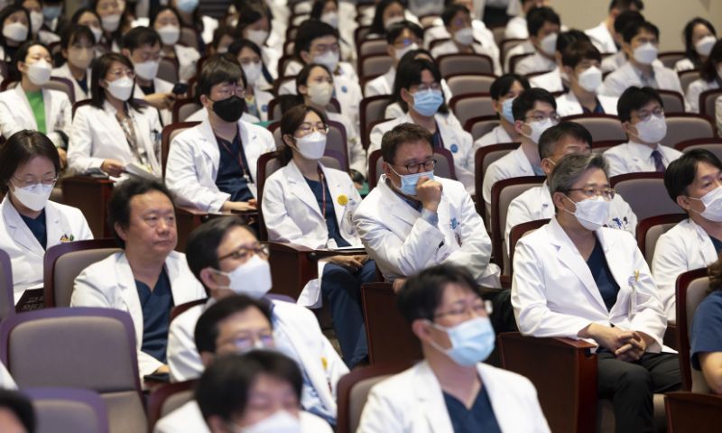 South Korea, Yoon, Doctors, Impasse, Trainees