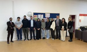Senior British Official Meets Pakistani Nationals in Bradford