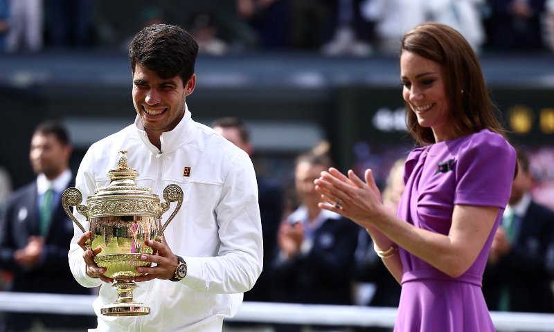 Carlos Alcaraz Overpowers Djokovic to Retain Wimbledon Title 2
