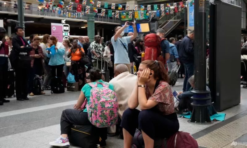 airport, eastern France, safety reasons, Basel-Mulhouse EuroAirport, French-Swiss border, France, Airport Evacuated,