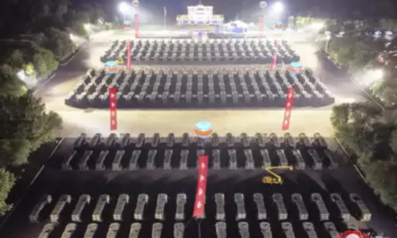 Kim Jong Un Showcases 250 Ballistic Missile Launchers 2