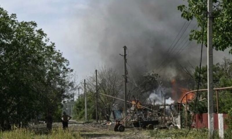 Ukraine Civilians Flee as Russian Troops Advance in Eastern Donetsk Region