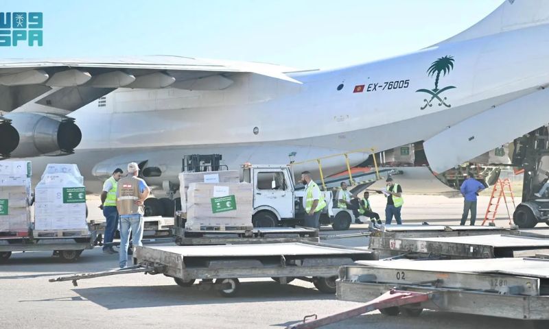 13th Saudi Relief Plane Arrives in Beirut with Aid for Lebanese People 1