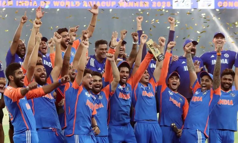 Asia Cup 2025, Trophy Controversy, Suryakumar Yadav, Mohsin Naqvi, India-Pakistan Cricket, Fake Trophy Photos