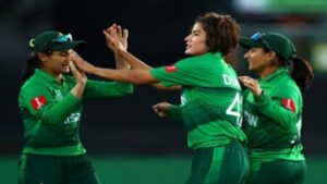 women cricit