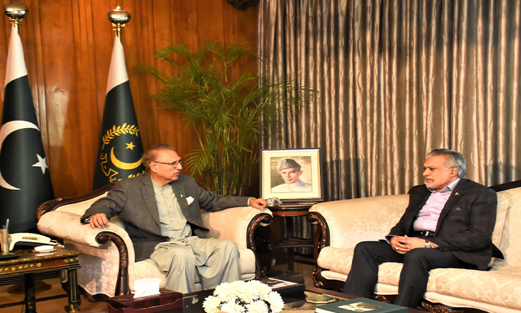 Dar Briefs President Alvi on Pakistan’s Economic Outlook