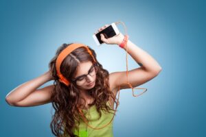 Youngsters at Hearing Loss Risk Due To Headphones, Loud Music: Study