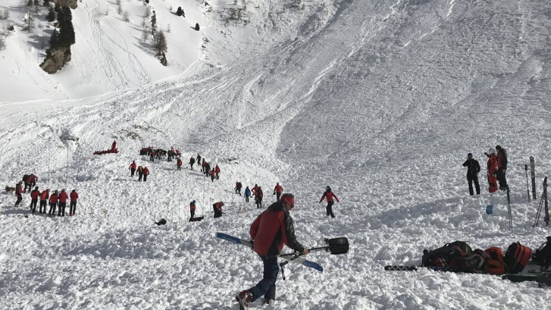 Avalanche in Austrian Villages Buries 10 Winter Sports Enthusiasts