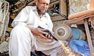 Cobbler in Islamabad Struggles to Manage Finances Amid High Inflation During Ramazan