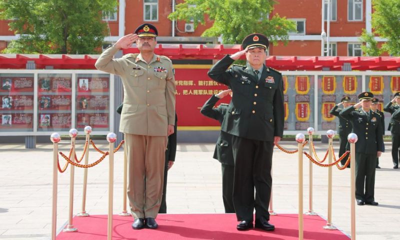 Pakistans Army Chief Given Rousing Welcome in China