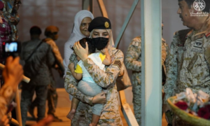 Pictures of a Saudi Woman Soldier Holding a Baby Boy Who Dozed Off While Being Evacuated From The War-torn Sudan Quickly Went Viral on Social Media